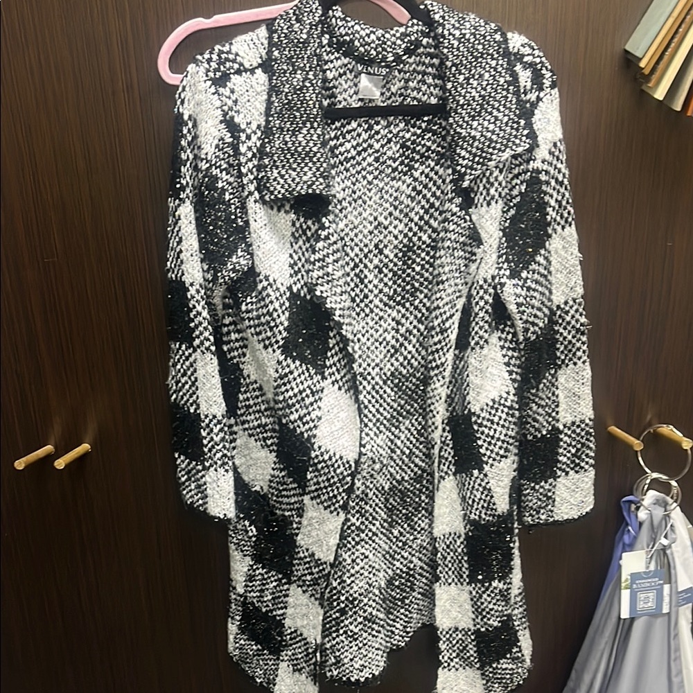 VENUS Black and White Abstract Cape